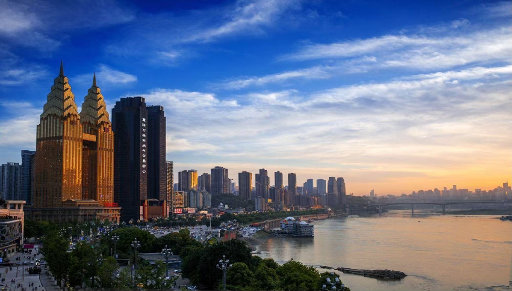 发挥重庆油气中心功能作用 增强西部金融中心要素配置能力