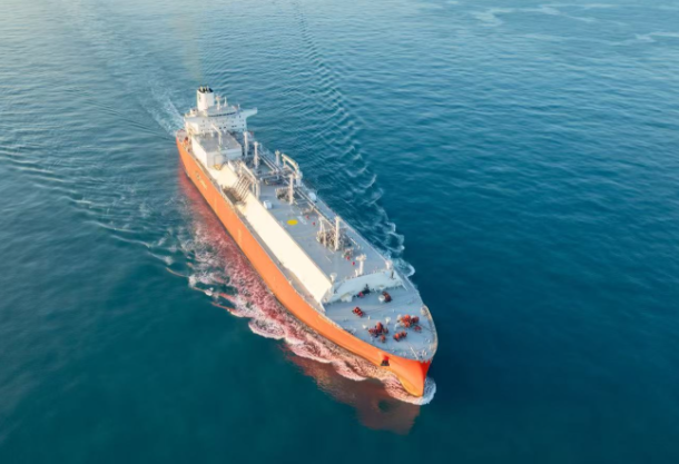 中国自主建造最大LNG运输船交付