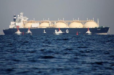一艘液化天然气船驶向霍尔木兹海峡 美伊协议带来海峡重开希望