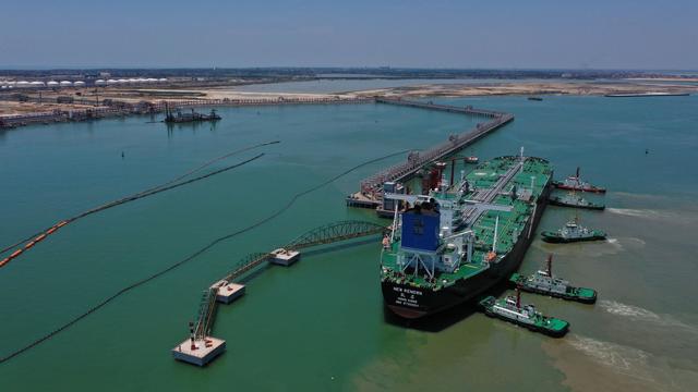 国内最大石化港口建成投用 年吞吐能力达3400万吨